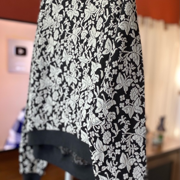 Sweat shirt size S/M two sizes - Picture 3 of 5